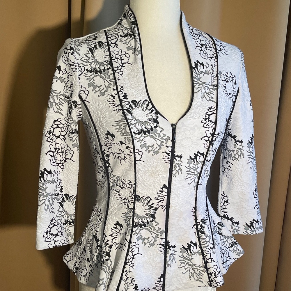 Joseph Ribkoff Textured Peplum Floral Blazer Jacket Size 4 Keyhole Neckline - Picture 9 of 10
